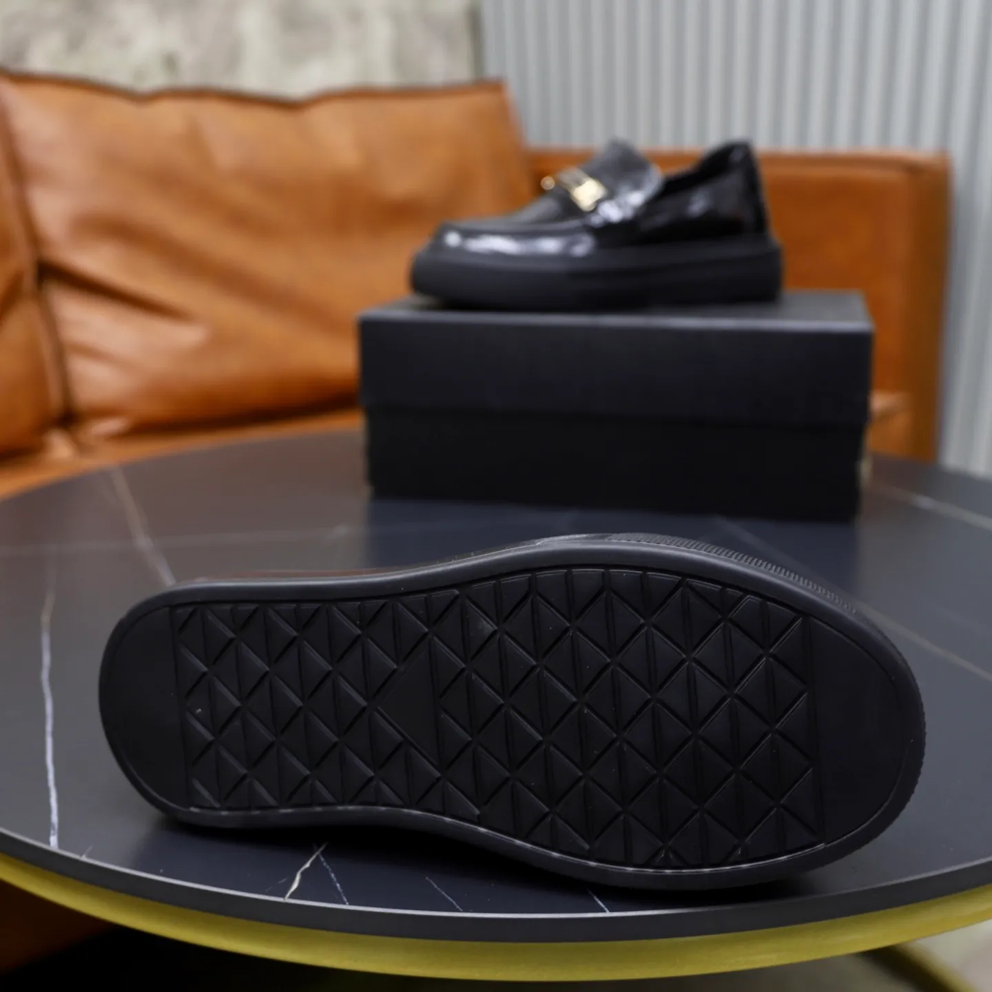 Ex-factory price: 500💰🙅‍♂️🙅‍♂️🙅‍♂️ Brand: PRADA Standard code: Men's code 38-44 (45 can be customized) Grade: Same style as the official website Original order quality Material: Original cowhide surface Comfortable lining Original outsole Style category: Men's fashionable casual leather shoes Distinguished big-name luxury elements Top luxury Color: Color of the actual picture